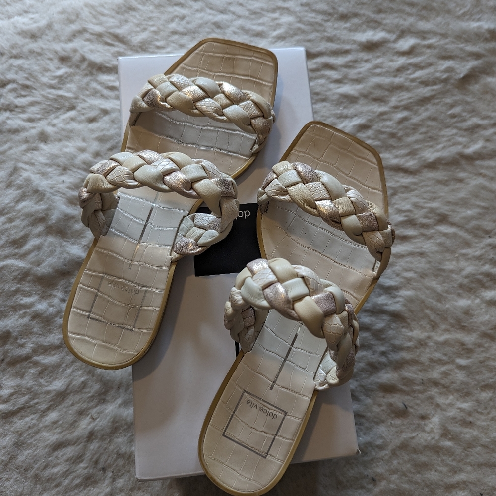 Dolce Vita Indy sandals / like new!